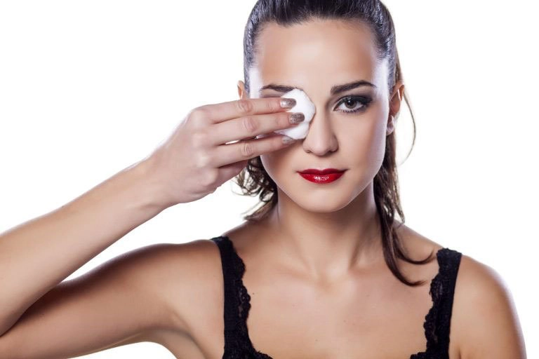 removing your makeup skincare